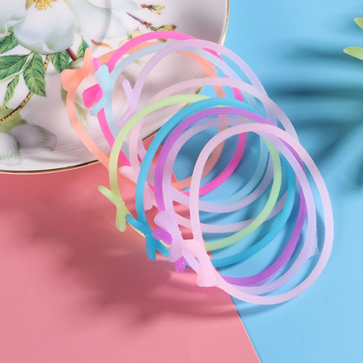 

2pcs Hairband Elastic Ponytail Holder Silicone Bow Shape Bracelet for Girl Hair Accessories Glow in Dark ganizing