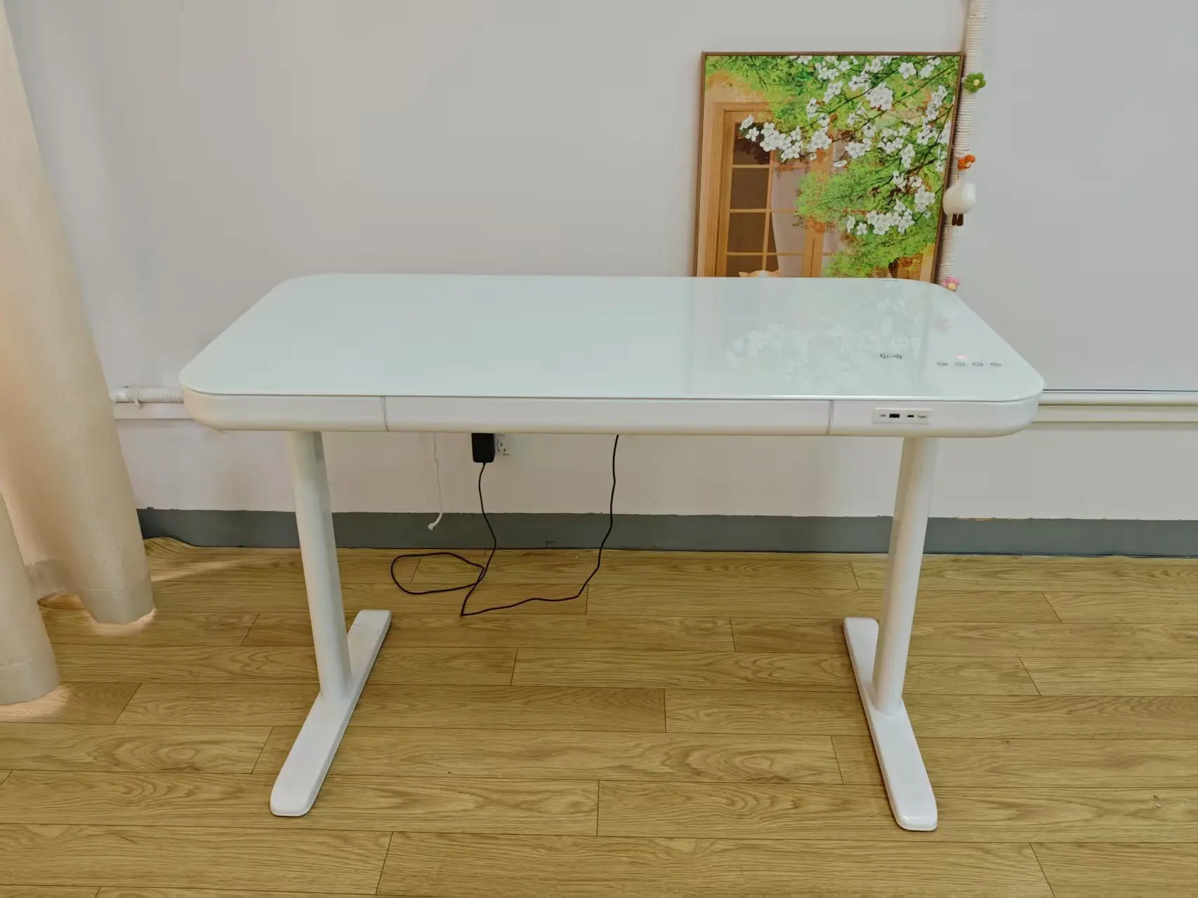 Moderner Design-Lautsprechertisch aus gehärtetem Glas, USB-/Typ-C-Anschlüsse, kabelloses Laden, multifunktionale Audiomöbel für Zuhause/Büro