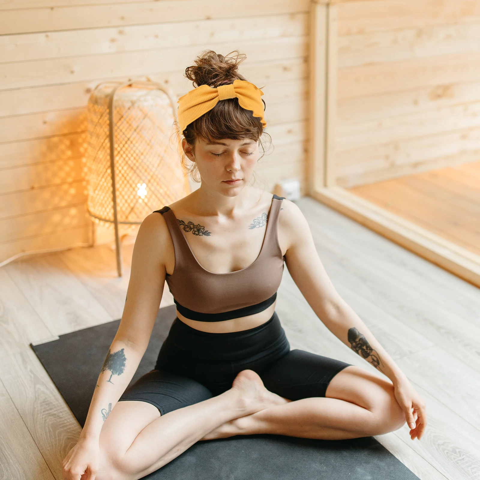 

3pcs Wide Brimmed Wavy Edges Stretch Headband For Women Girls Sports Yoga Hair Band With Breathable Cloth Material, Lightweight