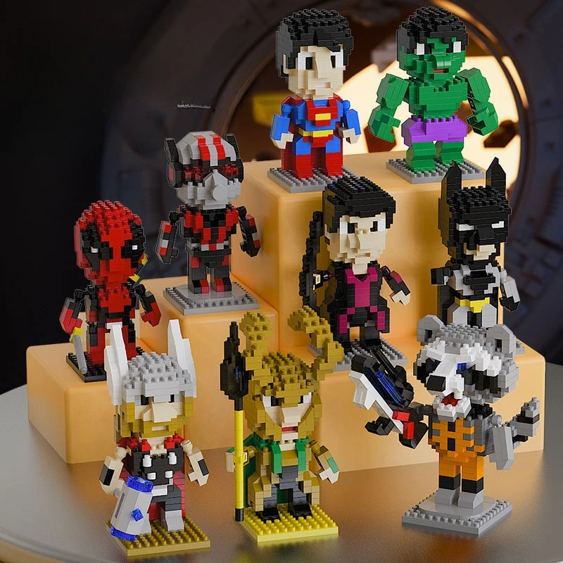 Królestwo Bestii Batman Spider-Man Iron Man Superman Figurka Model Kreatywna Dekoracja Stołu Ozdoba Chłopiec Zabawka Prezenty Hurt