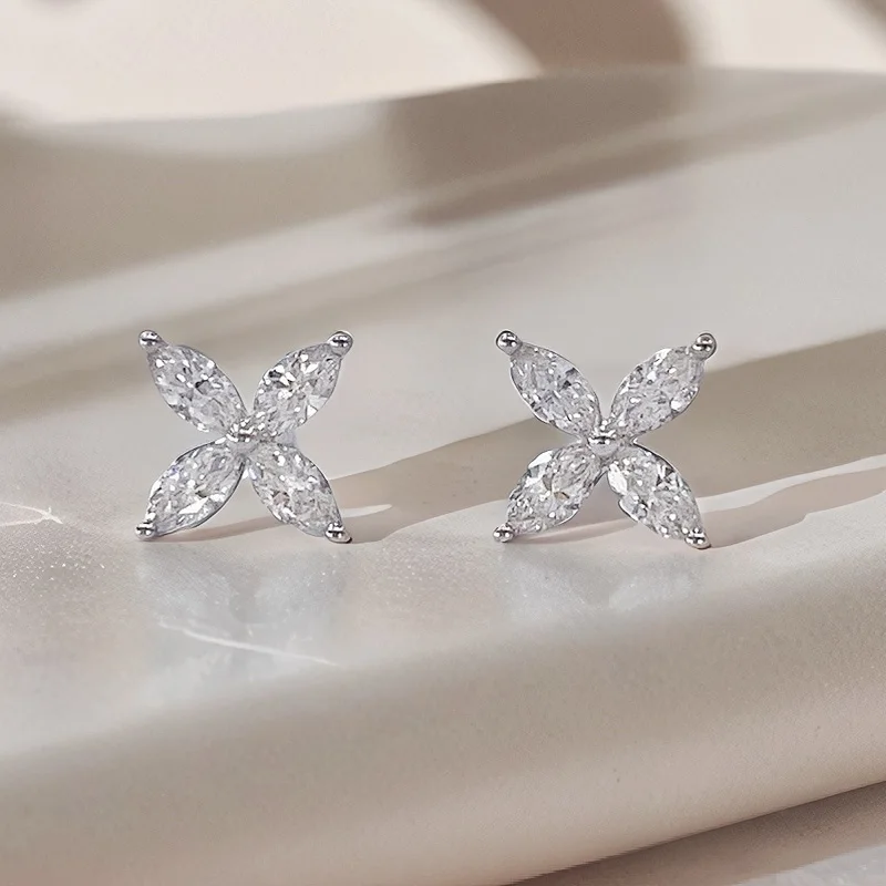 Boucles d'oreilles en diamant en forme de fleur, boucles d'oreilles en diamant de laboratoire taille