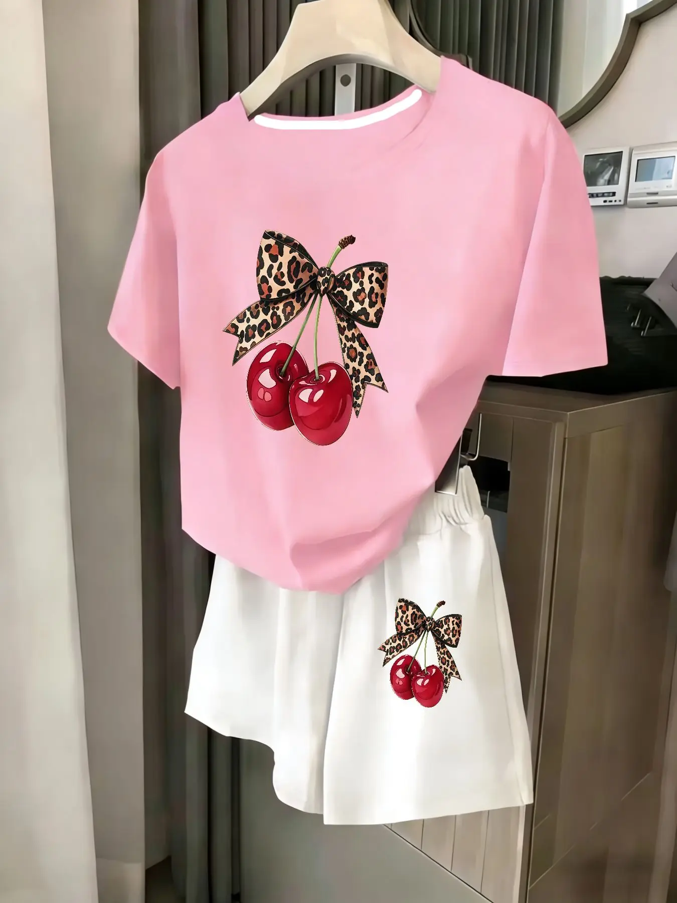 

Ladies 2-Piece Set Summer Beach Vacation Casual round Neck Short Sleeve Random Print T-Shirt Elastic Waist Shorts Suit Comfortab