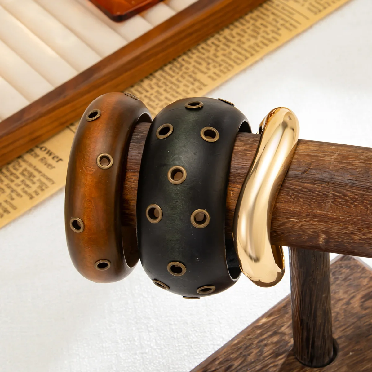 غير النظامية غلو ميلارد القهوة الأسود خشبية الكفة أساور الشرير الجولة هندسية واسعة أساور مكتنزة أساور Mujer مجوهرات