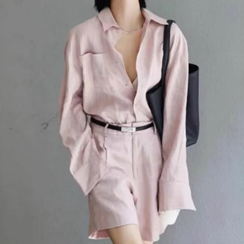 แฟชั่นเกาหลีสีชมพู 2 ชิ้นชุดชุดสตรีชุด 2025 ฤดูร้อนใหม่เสื้อกระดุมแถวเดียว + กางเกงขาสั้นขากว้างชุด