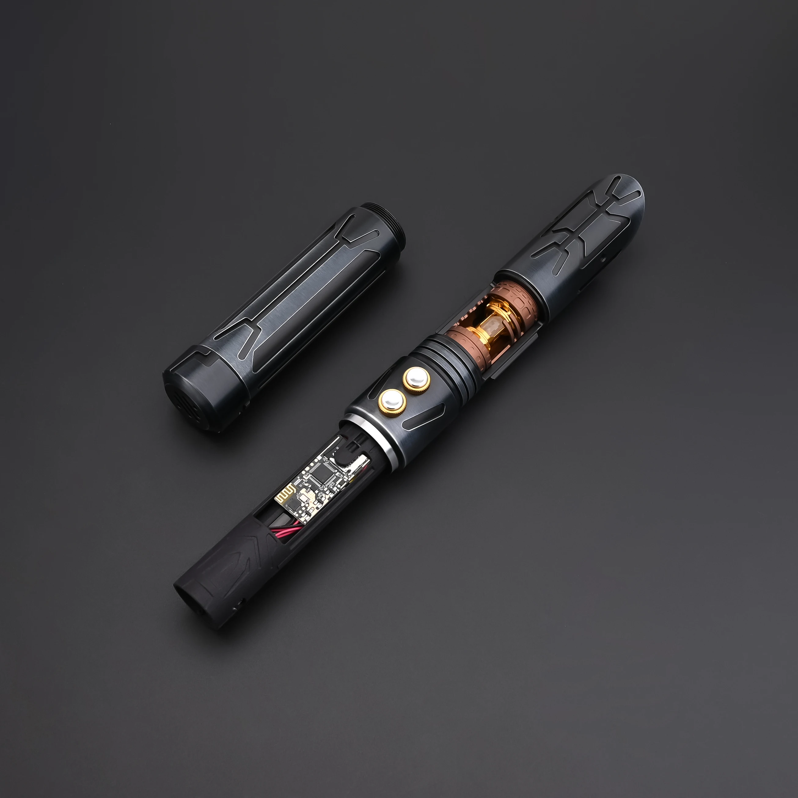 Spada Laser TXQSABER Dark Hunter con Effetto Smooth Swing, Blaster FOC, Impugnatura in Metallo, Spada Laser Robusta per Duelli, Giocattolo per Cosplay Adulti