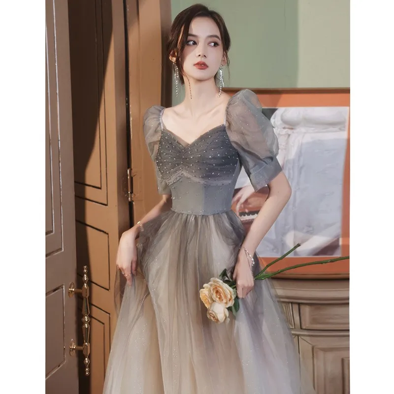 

A light luxury niche and elegant adult dress with an artistic examination feel for banquets