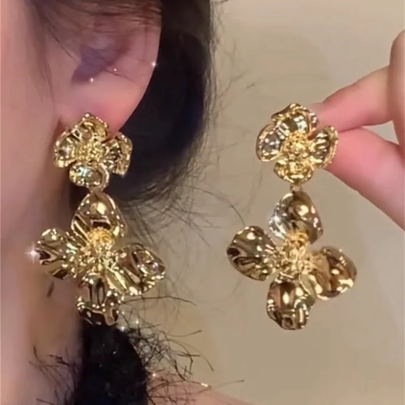 

Design sense personality exaggerated flower retro heavy industry earrings
