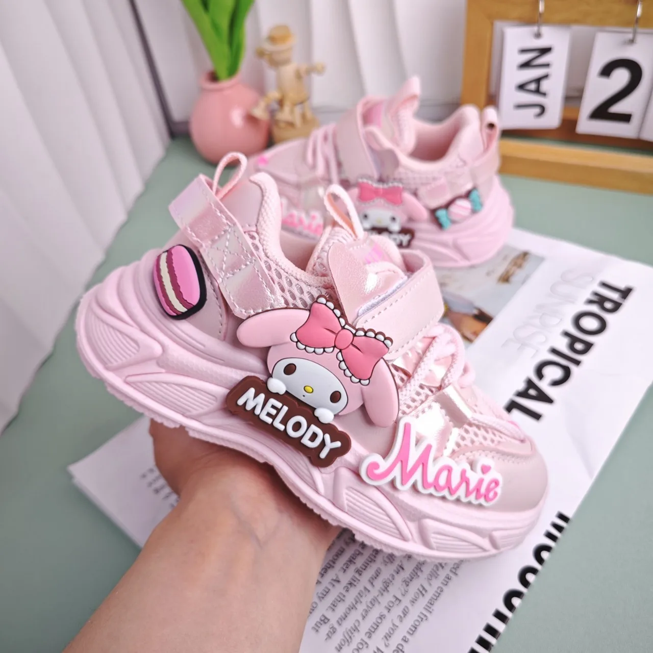 

Детская повседневная обувь, кроссовки из искусственной кожи, весенняя обувь Kuromi для девочек, дышащая нескользящая розовая обувь на липучке, размер 21-30