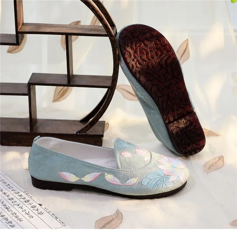 Old Chinese Flats Women Beijing Shoes Elegant Flower Loafers Woman Antiquity Embroidered Shoes Womens Espadrille Flats Mocasin