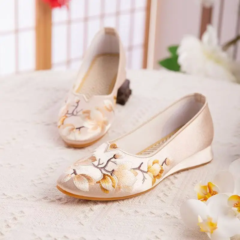 2024 Women's Chinese Traditional Flat Sole Embroidered Shoes Soft Sole Pointed Toe Shallow Slip On Silk Retro Cheongsam Shoes