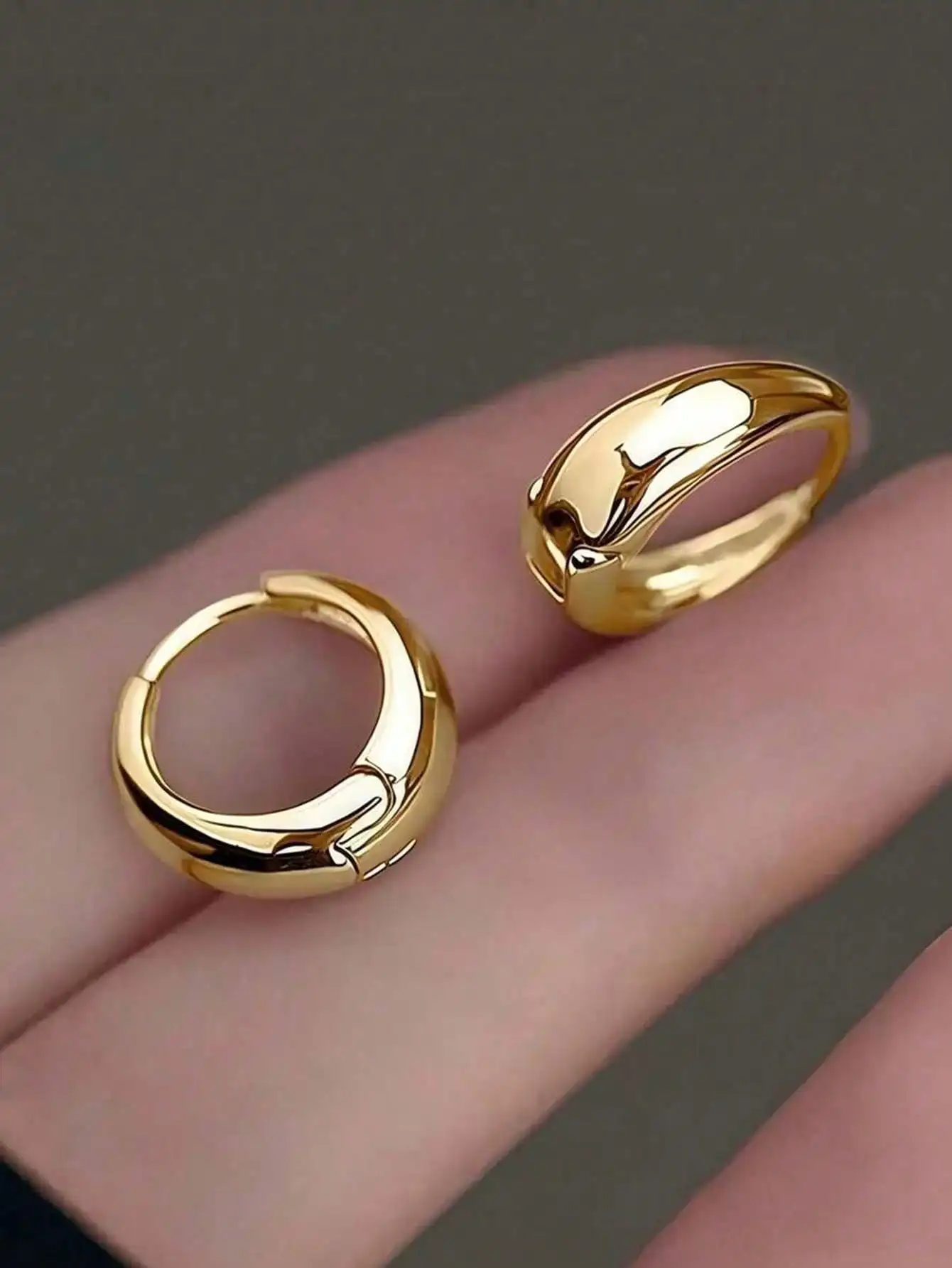 

1pair 18K Gold Plated Thick 0.03μm Elegant Charming Round Hoop Earrings