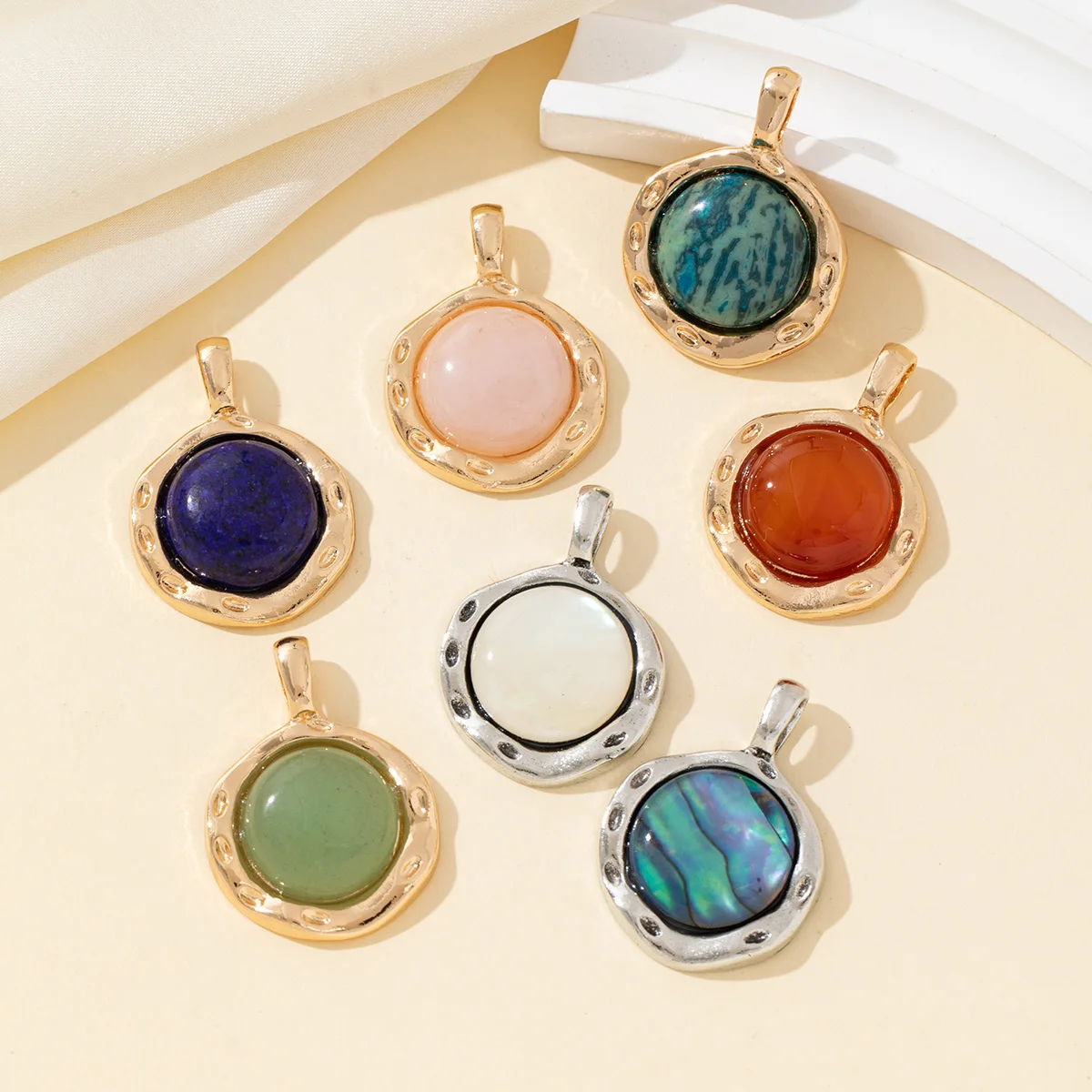 5 teile/satz 24mm Runde Natürliche Shell Anhänger Zufällige Farben Charms für Schmuck Machen Liefert DIY Halsketten Ohrringe Zubehör