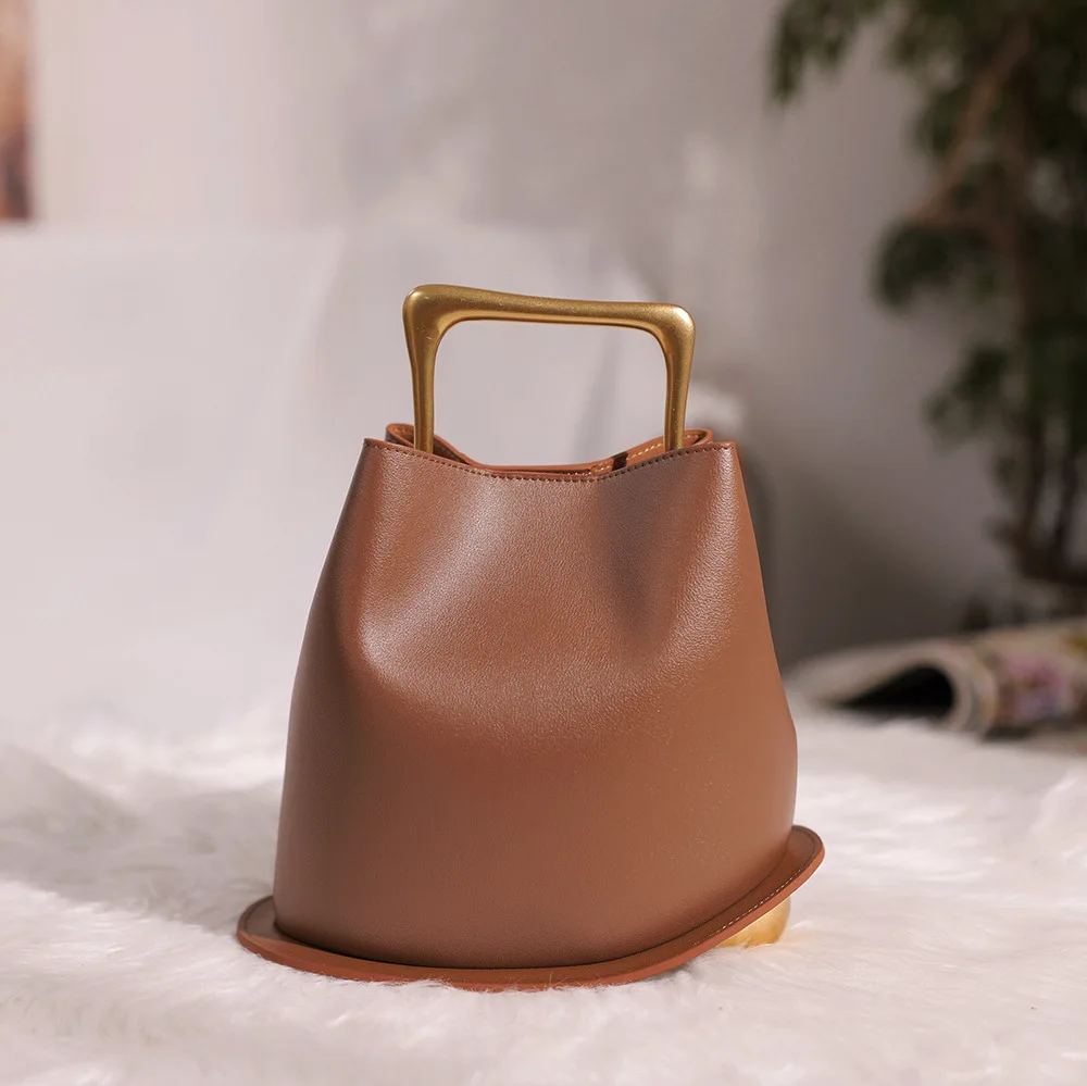 

2025 new genuine leather women's handbag, imported cowhide vegetable basket bag, multi-functional commuting bucket bag