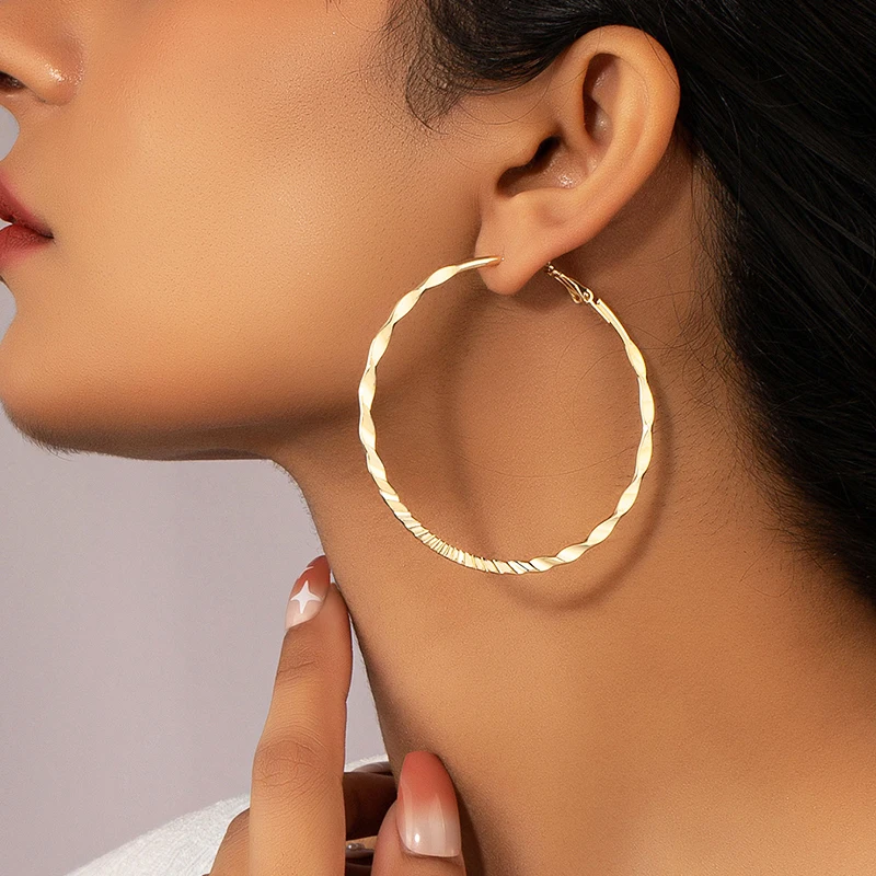 2022 New Distortion Interweave Twist Metal Circle Big Round Earrings Exquisite Luxury Women\'s Earrings Jewelry Gift Nightclub DJ