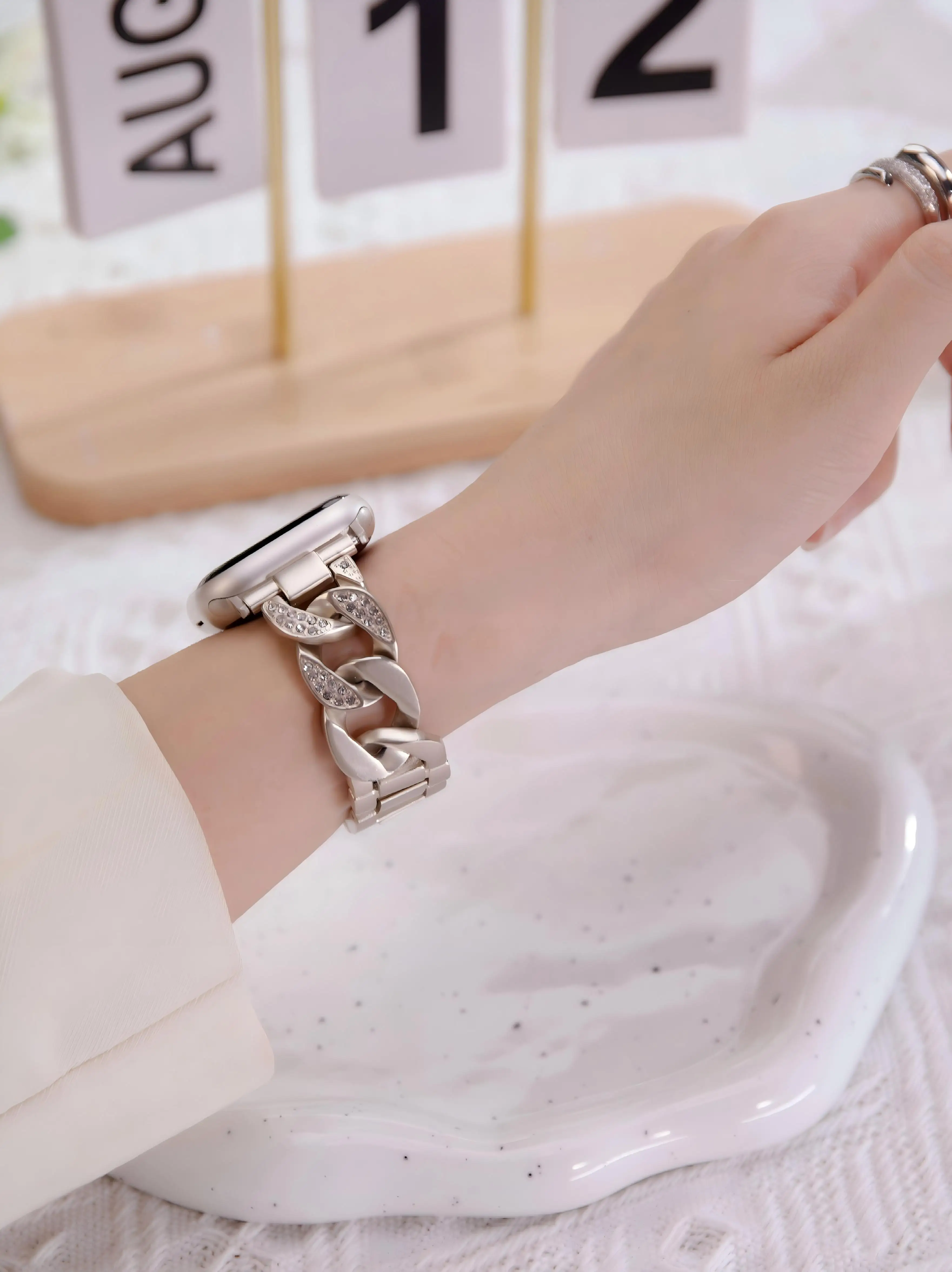 Für Apple Watch Glänzendes Armband, geeignet für Größen 38-49mm, kompatibel mit iWatch S11-1 SE Ultra Serie (Uhr nicht enthalten).