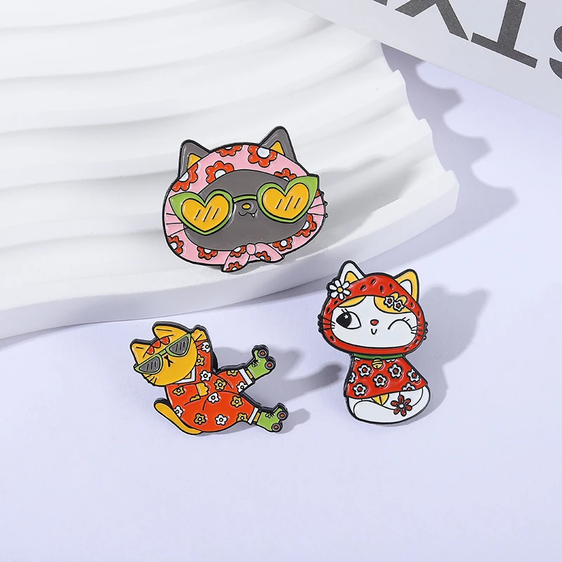 1-9 قطعة/المجموعة أنيمي توربو الجدة الحظ القط بروش المينا دبابيس الكرتون أنيمي ثلاثة القطط دبابيس شارة التلبيب مجوهرات أصدقاء الهدايا #2