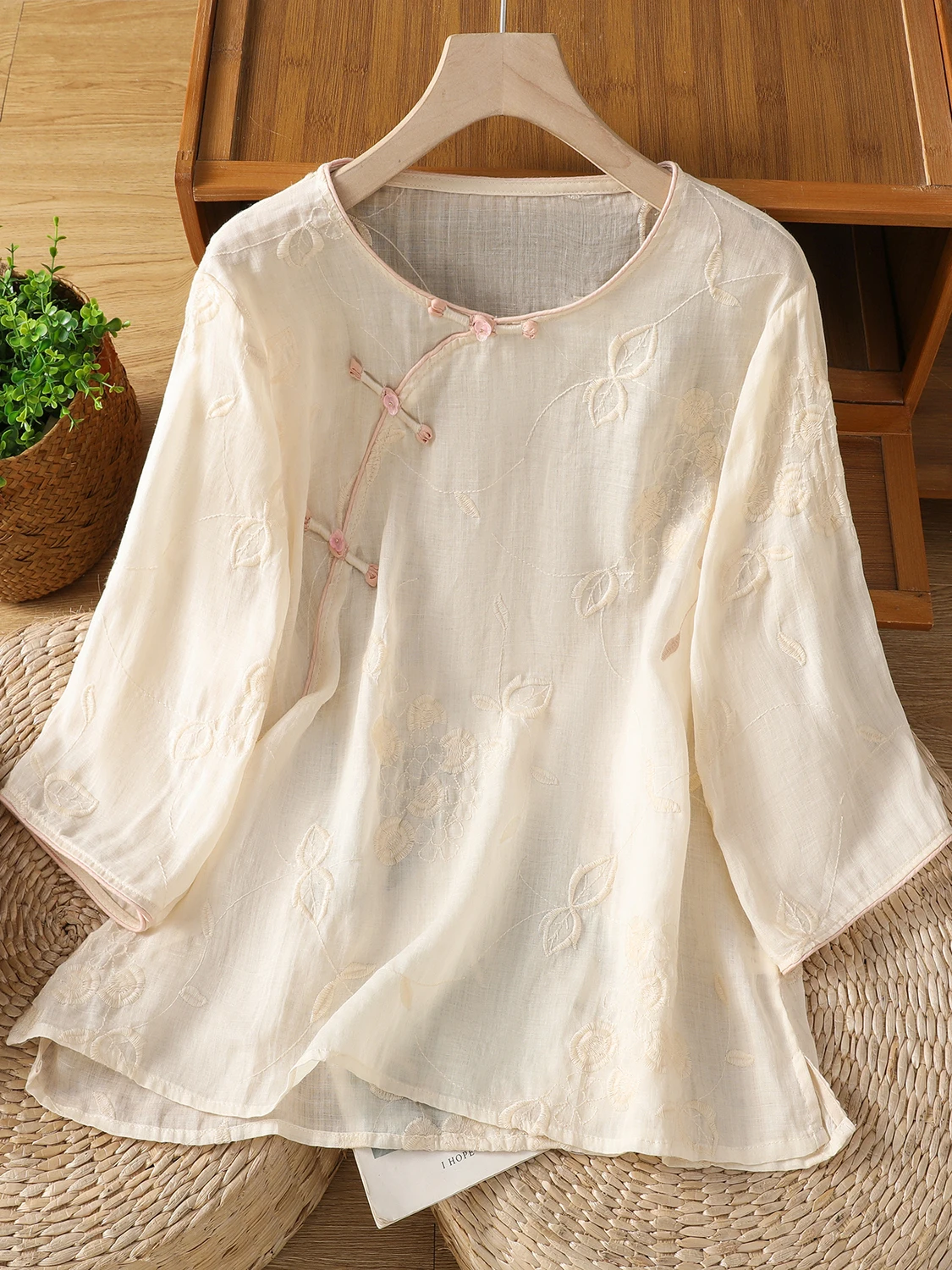 New Chinese Sle Linen irt Women Summer Retro National Heavy Embroidery Cotton Linen Button round Ne ort Sve Top