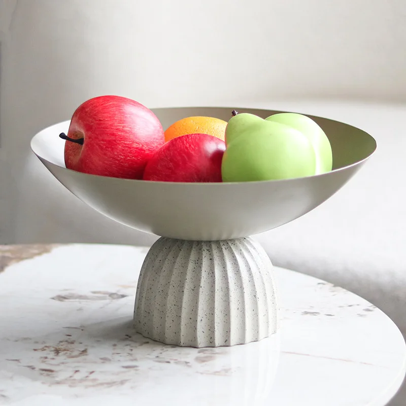 

Круглые металлические подносы на высоких ножках современного искусства, тарелки с фруктами, закуски, большие фруктовые миски, украшения для дома и гостиной