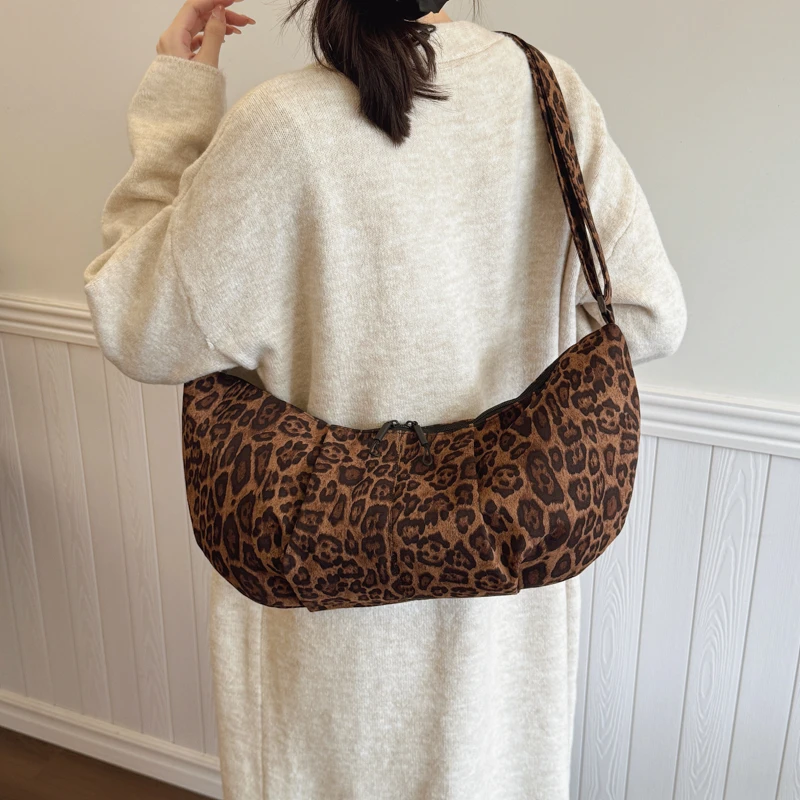 

Women Luxury Classic Fashion Leather Tote Bag Elegant Shoulder Handbag High End Daily Crossbody Style For Modern Commuters