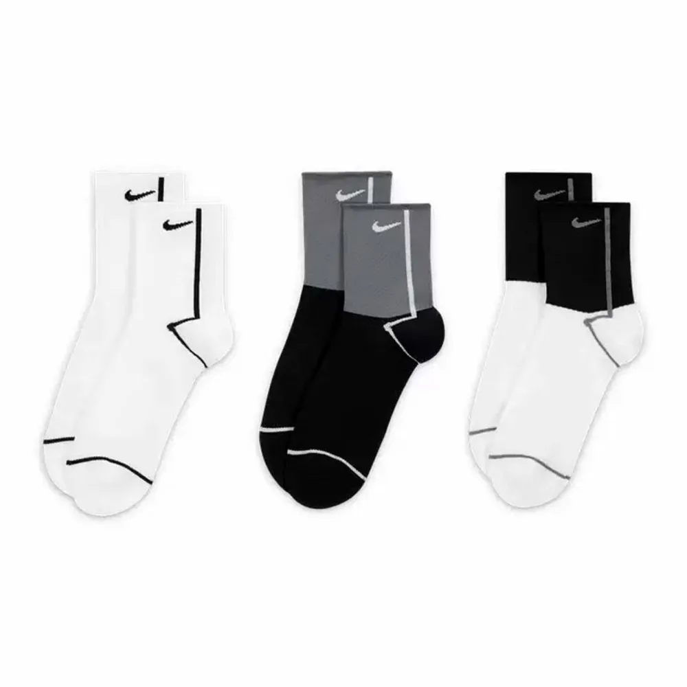 Calcetines Nike para Hombre y Mujer: Calcetines Cortos Cómodos, Transpirables y que Absorben la Humedad para Deportes y Fitness, Paquete de 3 CK6021-904