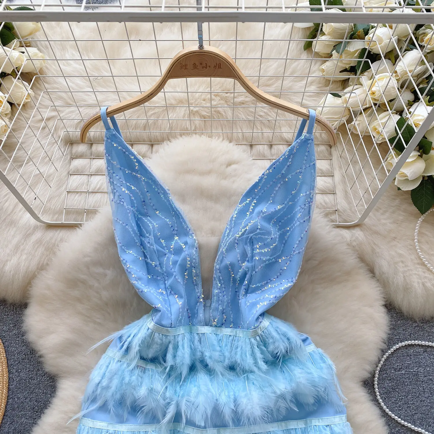 Foamlina Haute Couture Backless Blue Feather Dress Sexy Deep V-neck Mini Short Club Dress Heavy Industry Sequin Suspender Dress