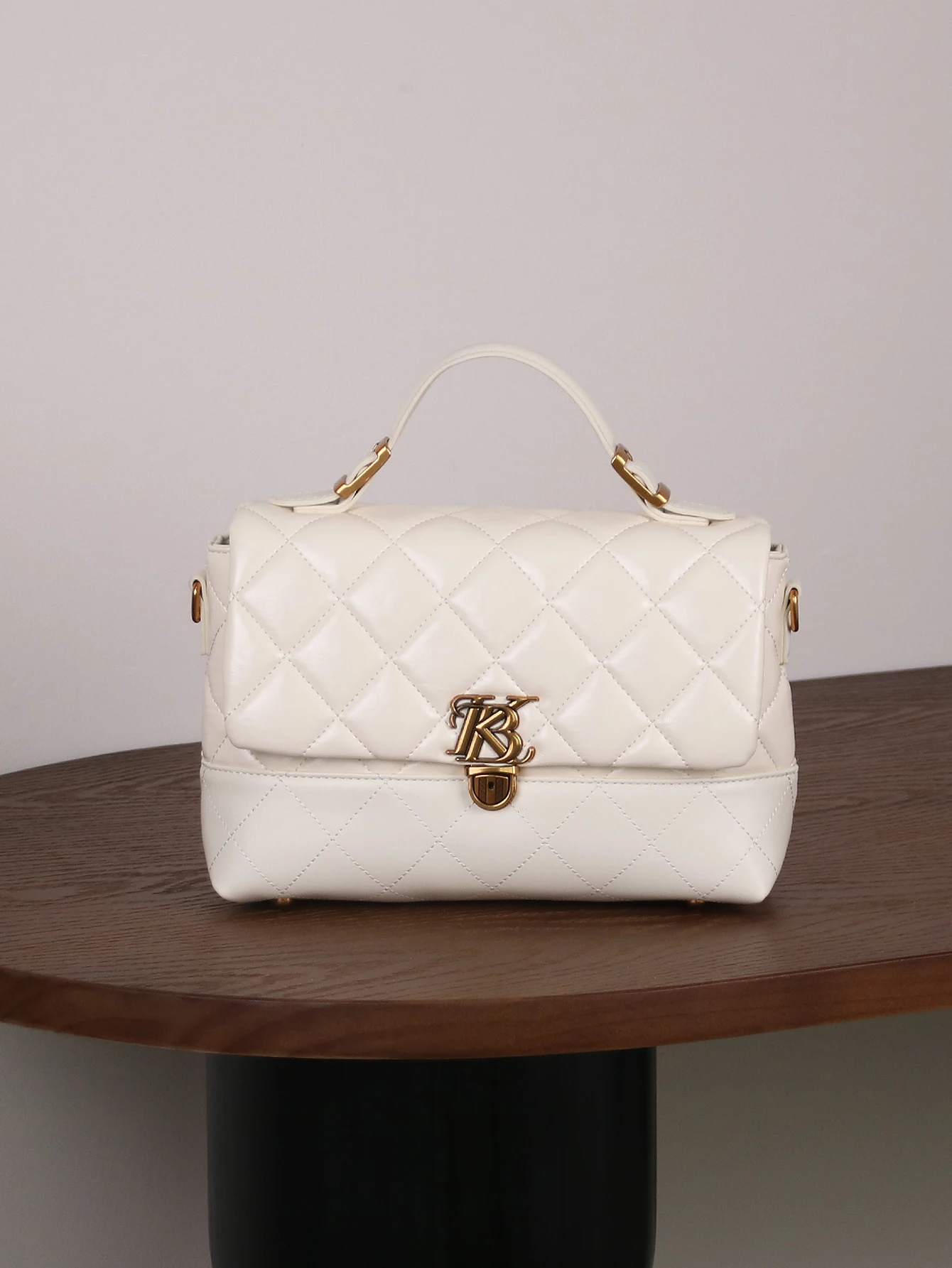Luxurious and elegant ladies' handbags fashion new large-capacity rhombic embroidery thread design temperament commuter bag with