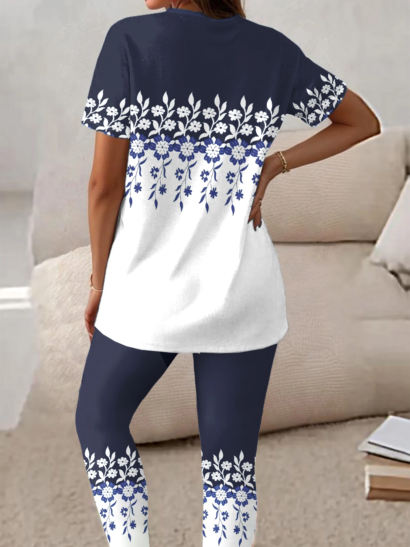 Plus Size Ladies Hit Casual Flower Color Printing Large Size Round-Necked Short-Sleeved T-Shirt Printed Pants Two-Piece Set