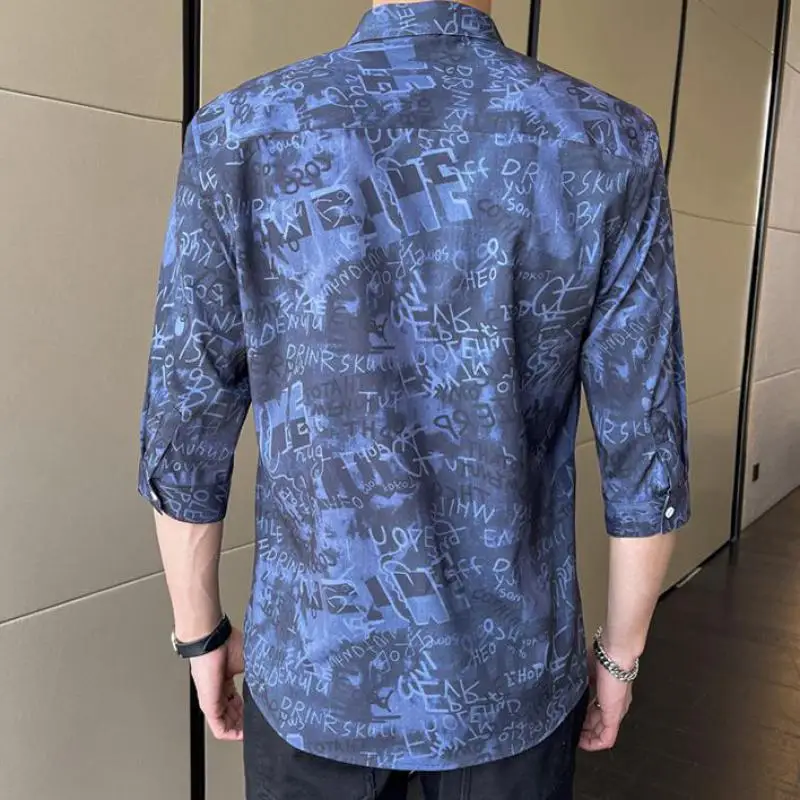Men's Stylish English Letter Print 3/4 Sleeve Shirt Casual Turn-Down Collar Tops Summer Fashion Breathable Loose Fit Clothing