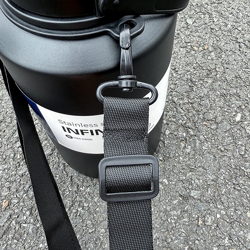 1 Stück 2000ml Eis- und Wärmeisolierter Trinkbecher, Tragbare Outdoor-Sportflasche, Einfacher und Modischer Becher – Detail 1