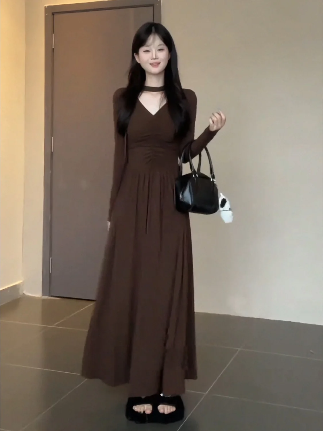 

Spicy Girl V-Ne Sa Long Sve Knitted Dr Women's Autumn Pleated Slim Long Dr A-Line Skirt Design Waist-Cinching