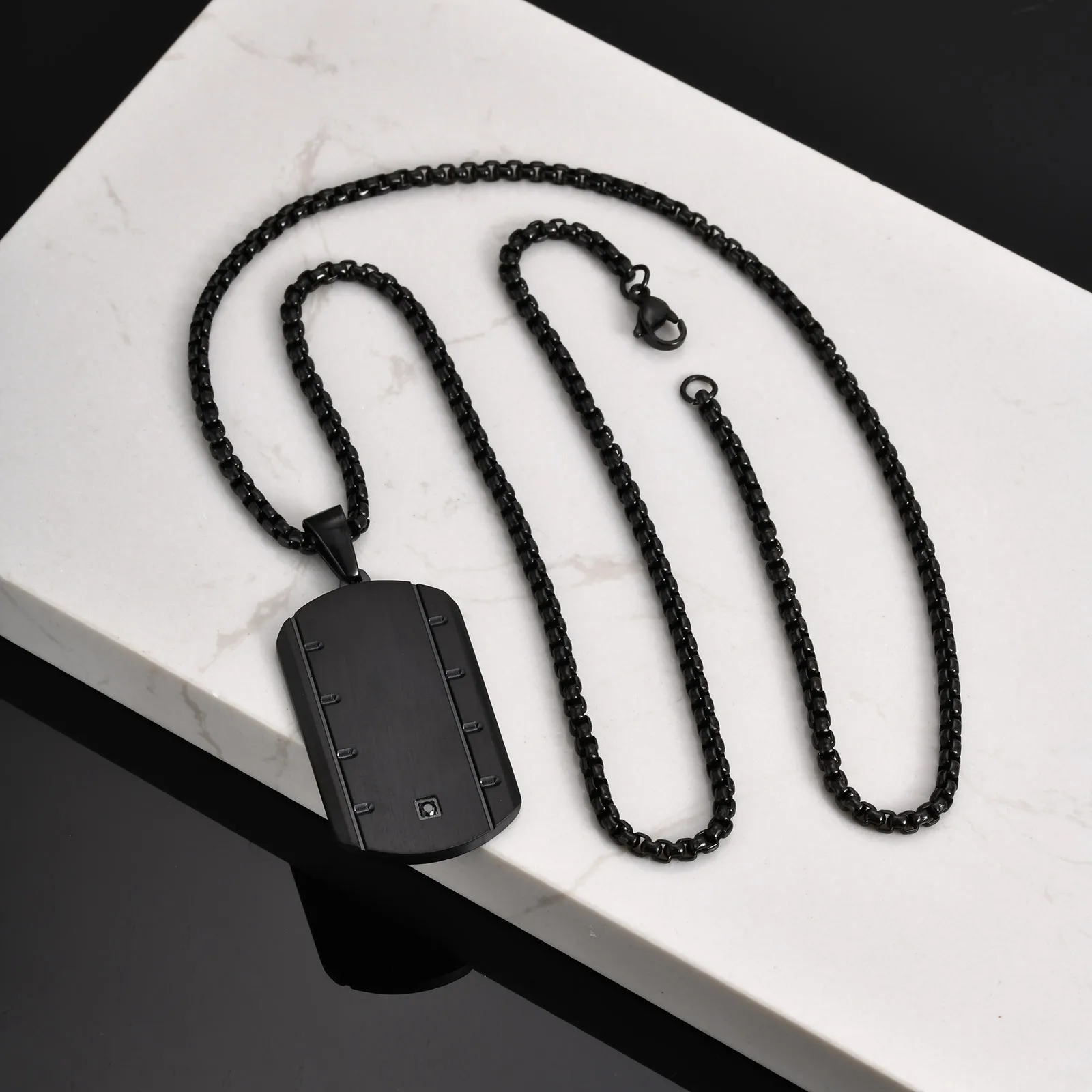 Trendige matt polnische Erkennungsmarken-Halskette für Männer, wasserdichte Edelstahl-Halskette mit quadratischem Anhänger, männliches Militärschmuck-Geschenk – Detail 2