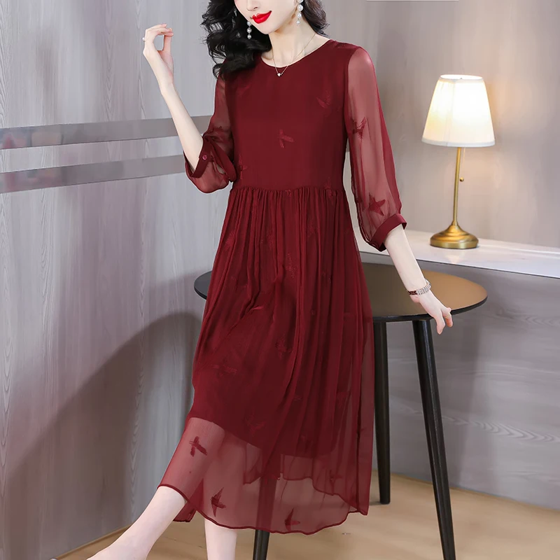 2023 Women's Red Silk Embroidered Short Sleeve Dress Summer New Silk Mesh Splice Loose Large O-Neck Long Dress Knee Length Robe