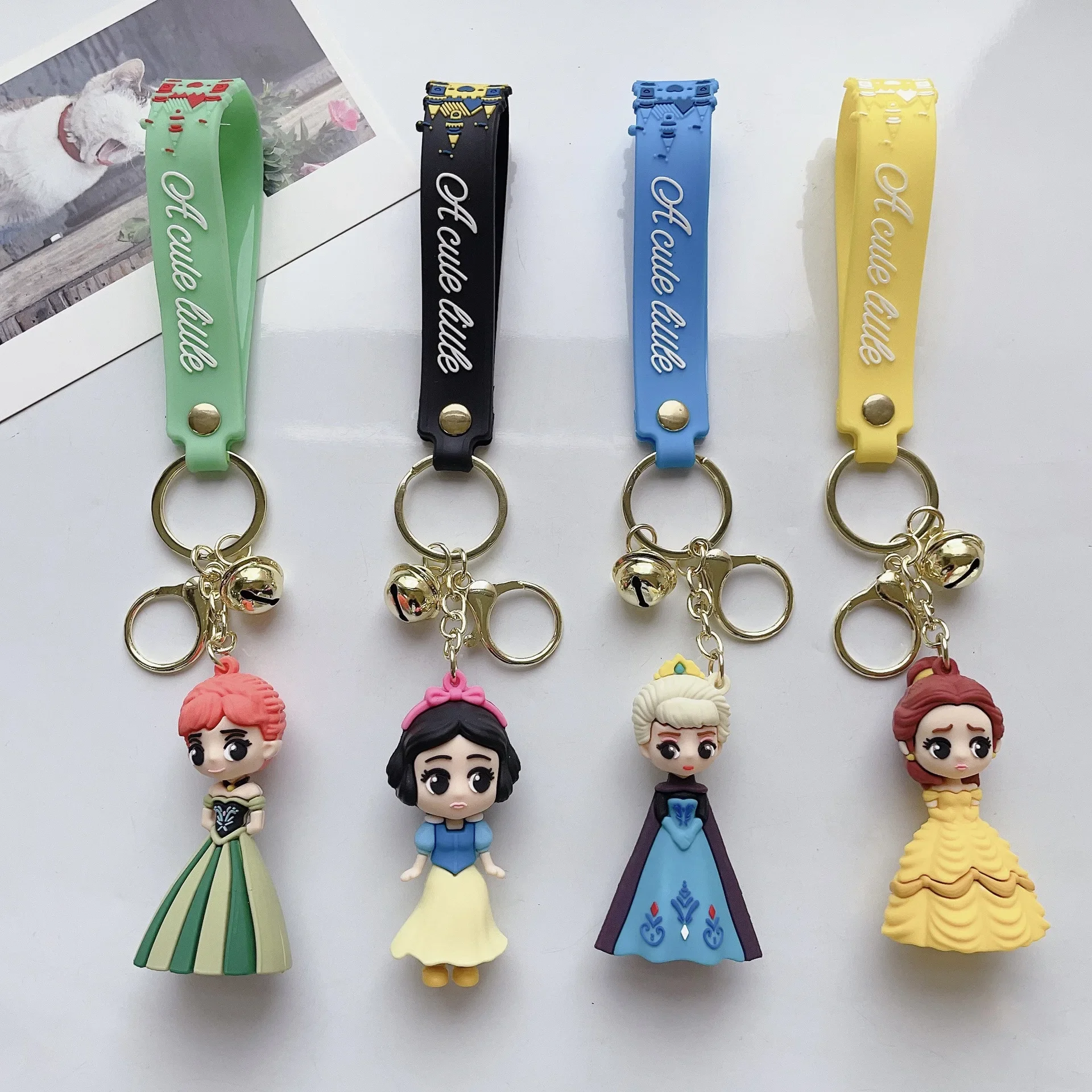 Llavero de Princesa de Dibujos Animados, Bonito Colgante de Silicona de Blancanieves, Elsa y Bella, Accesorios de Llavero, Regalos para Fans