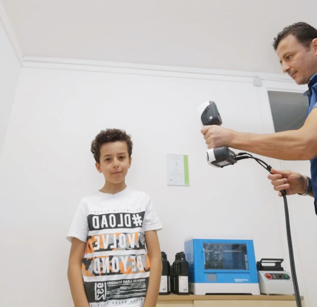 Scanner de couleur 3D portable Scantech IReal 2E sans autocollants