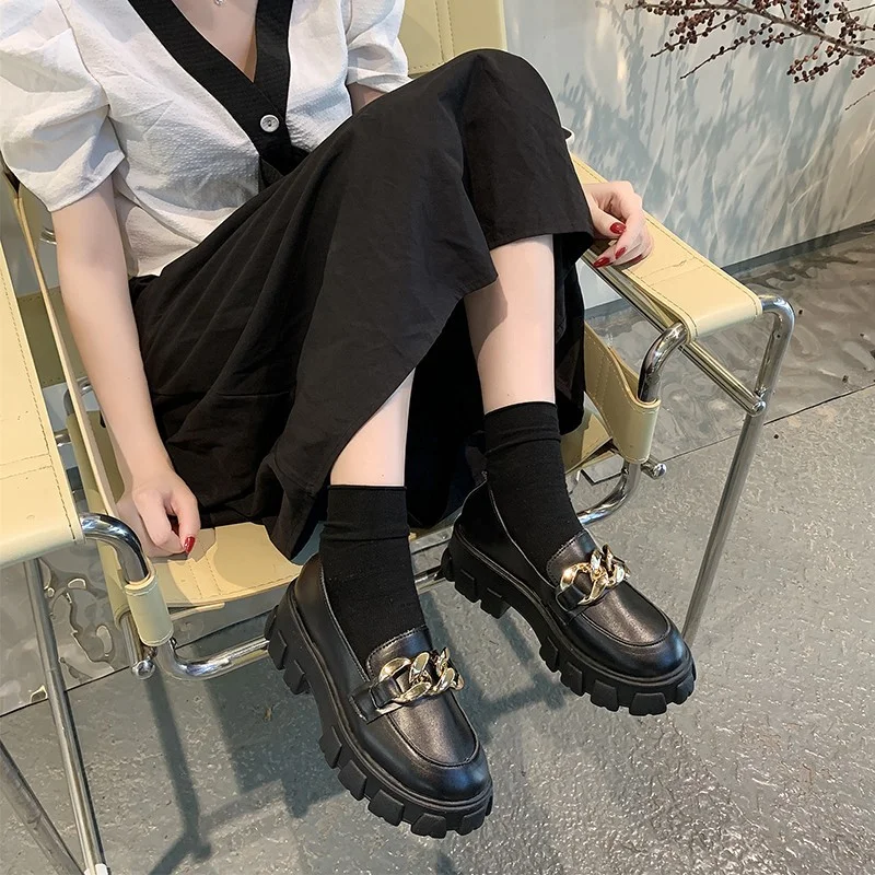 2022 Women Spring New Black Platform Flats Shoes Women Loafers Slip on Boat Shoes Metal Chain Designer Casual Leather Oxfords