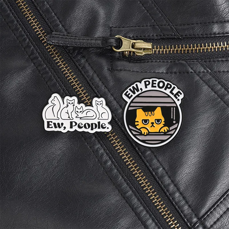 Ew People Orange Cat Peeking Wooden Crack Enamel Pin Grumpy Feline Brooch for Introverts and Cat Owners Daily Sarcastic Style