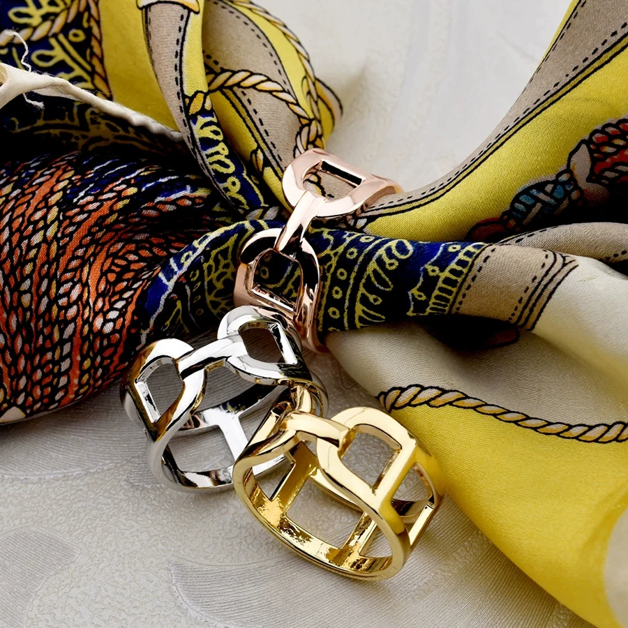 2025 Sciarpa liscia di alta qualità Fibbia Sciarpa di seta Accessori legati con nodi Moda Innovazione Scialli Accessori Sciarpa Anelli