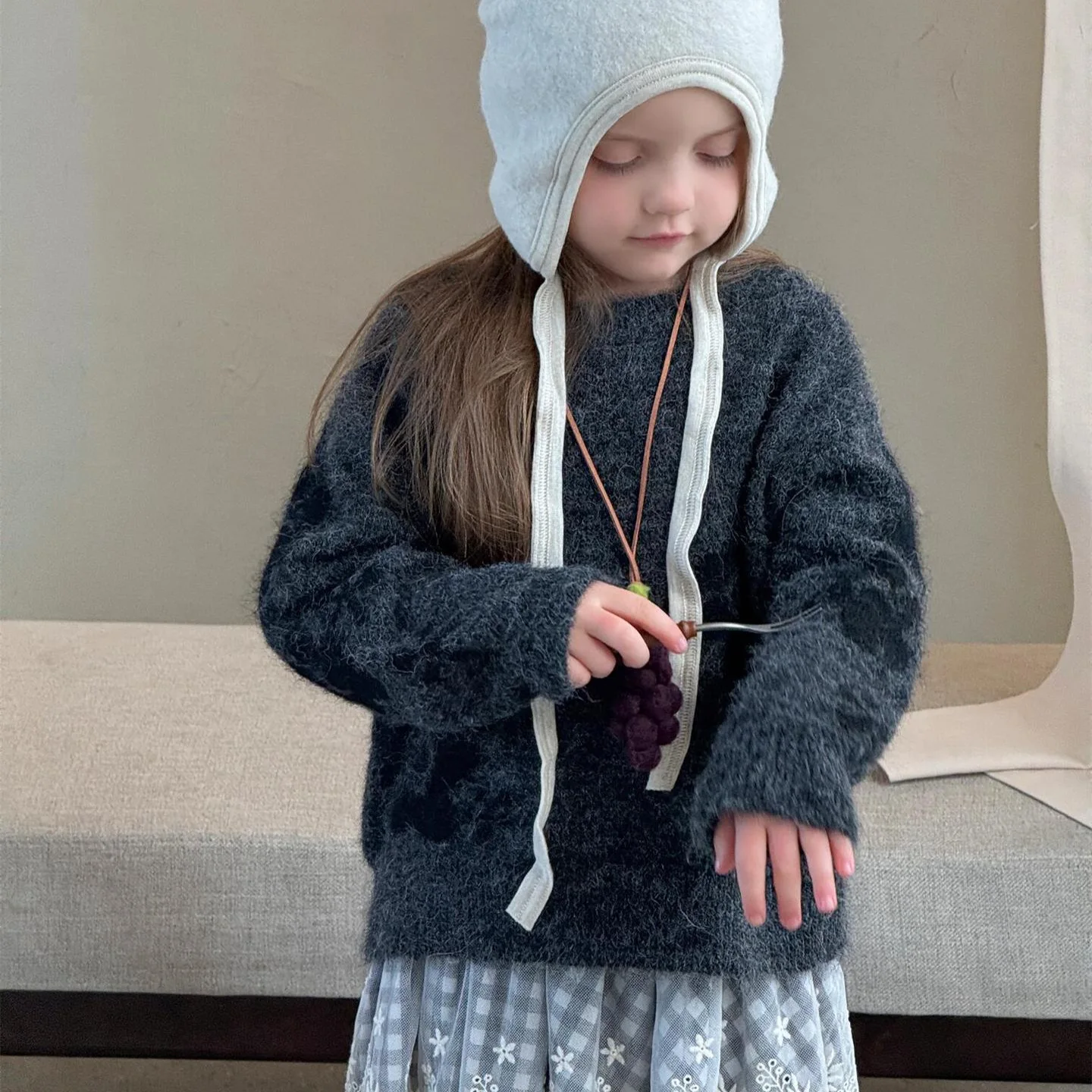 

Корейская детская одежда, осень 2024, новый свитер для девочек, серый мохеровый пуловер с круглым вырезом, вязаный топ, универсальный