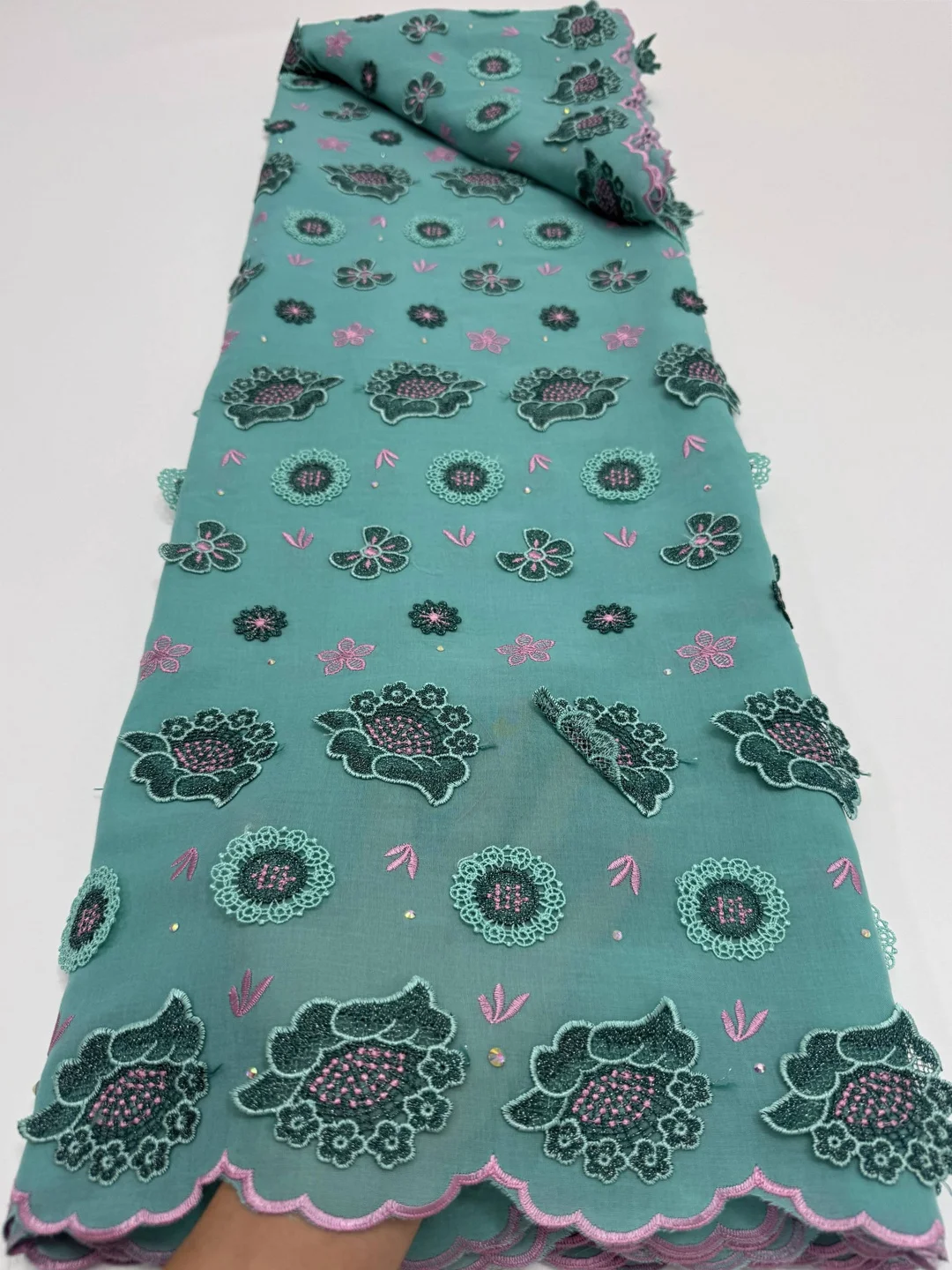 Newest Embroidery Swiss Voile Lace in Switzerland Fine Soft Textured African Cotton Fabric Nigeria Dubai Traditional Garment