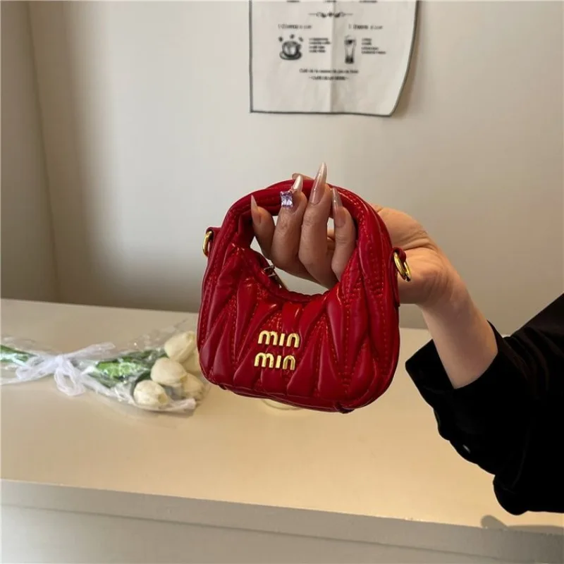 

Stylish Aerial Photography Bag For Ladies Drone Friendly Crossbody For Landscape Shots And Travel Content