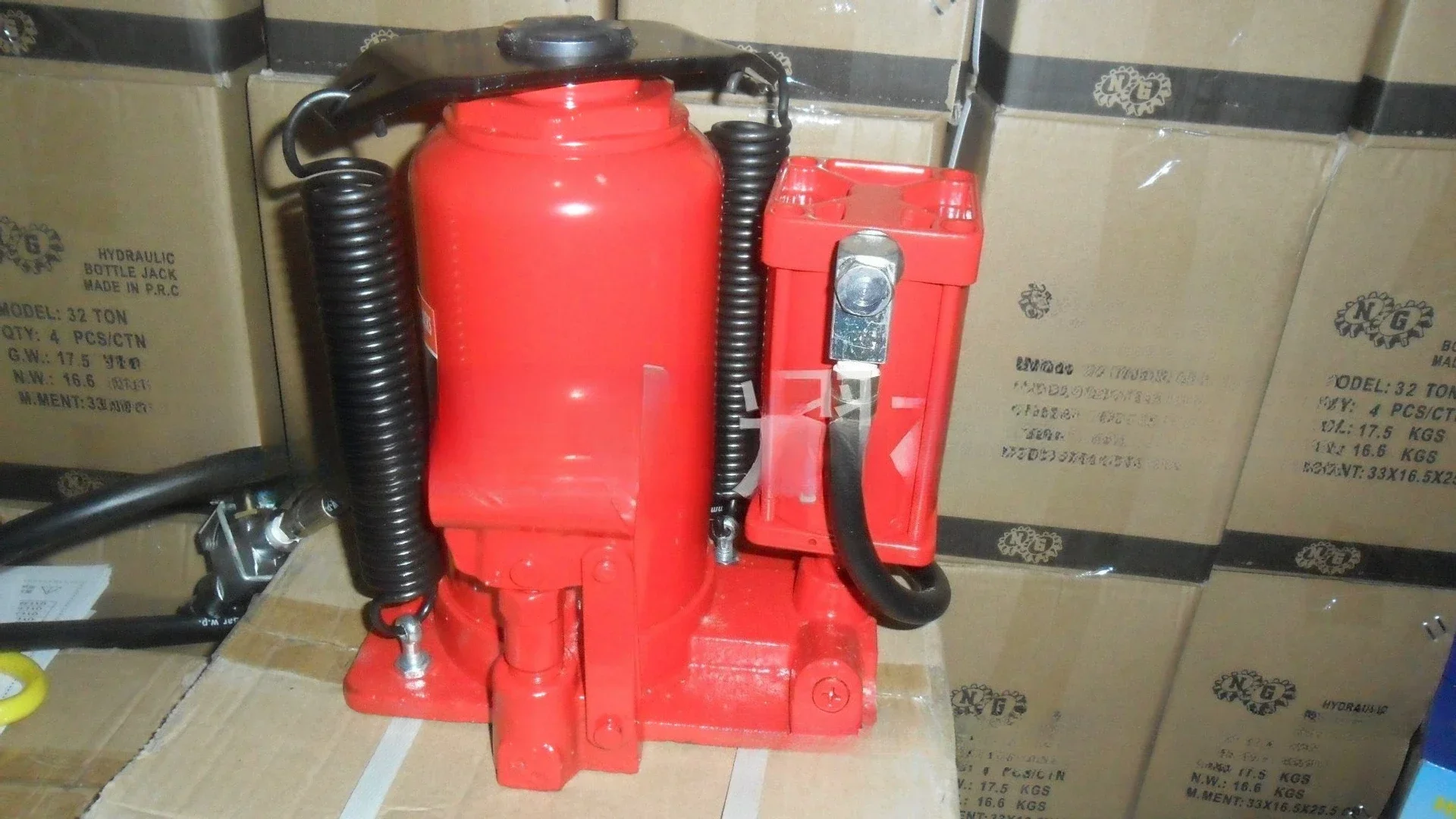 

Durable Hydraulic Jack Pneumatic Hydraulic Jack 20 Tons Pneumatic Jack Cast Steel Base Anti-drop and Wear-resistant