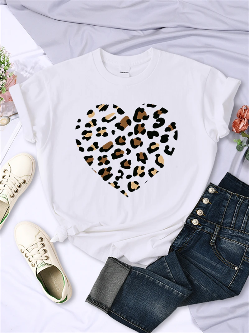 

Camiseta sencilla con corazón de leopardo roto para mujer, camisetas informales de moda, camiseta suave, ropa Harajuku, Camiseta