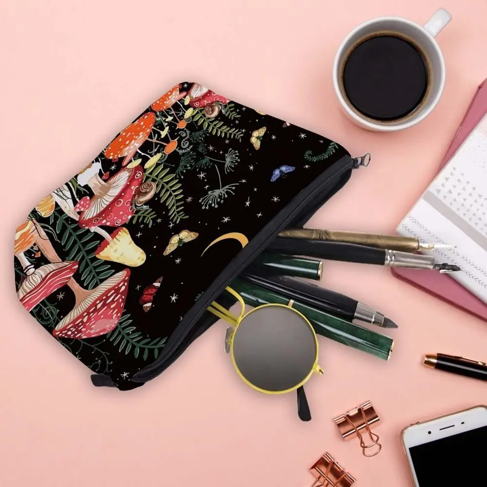 Cute Mushroom Print Cosmetic Bag Polyester Large Capacity Travel Storage Bag Zipper Coin Purse