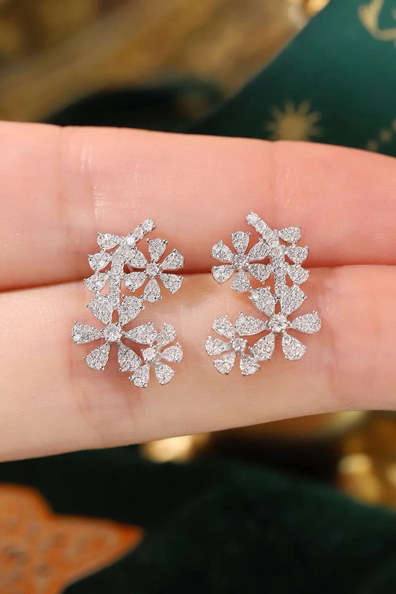 LUOWEND 100% 18K White Gold Earrings Romantic Flower Shape 0.60carat Real Natural Diamond Stud Earrings for Women Fine Jewelry