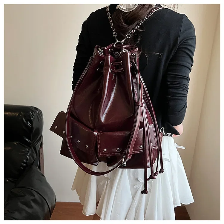 

Обязательная мотоциклетная сумка 2025 года — модная, уникальная, с заклепками, трехсторонняя переноска, большая вместимость, практичная для поездок на работу