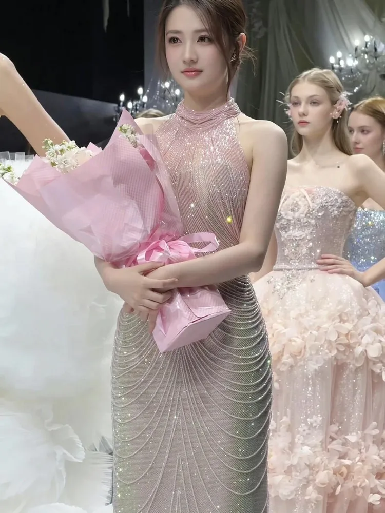 A new style of elegant and stylish fishtail dress for toasts parties