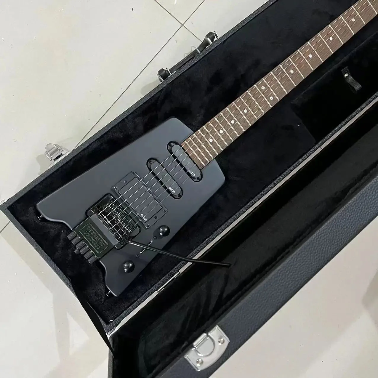 STEINBERGER, Headless  Guitar,  Body, Satin Finish, Rosewood Fingerboard, Black Hardware, 6 Strings Guitarra