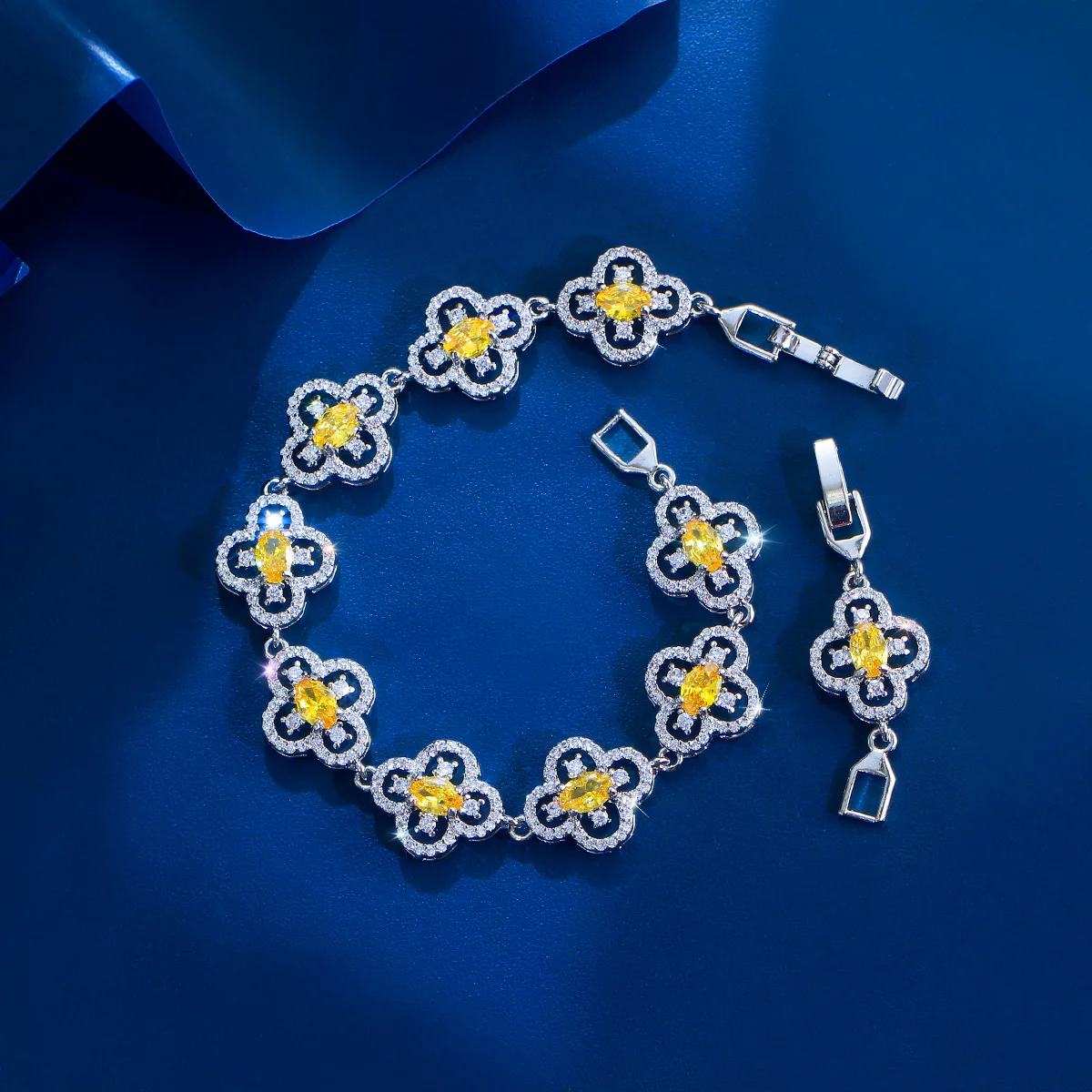 CWWZircons Luxuriöses Gelb-Rosa-Weiß-Blau CZ Großes Vierblättriges Blumen-Tennisarmband für Damen Hochzeit Party Schmuck Großhandel S0282 – Detail 11