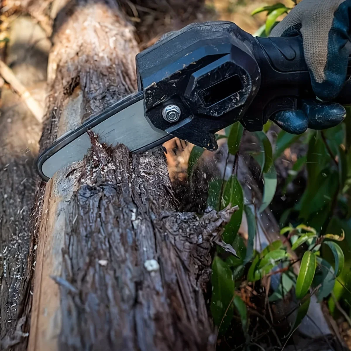 Portable 4/6/8 Inch Lithium Chain Saw Guide Plate Replacement - One Handed Operation Used for Yard Logging and Trimming