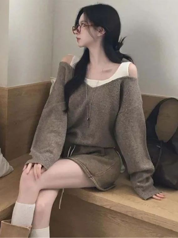 Sexy Shoulder Bared Double Color Knitted Vest Design Casual Loose Fit Long Sleeve V Neck Fake Two Piece Set Women's Fashion